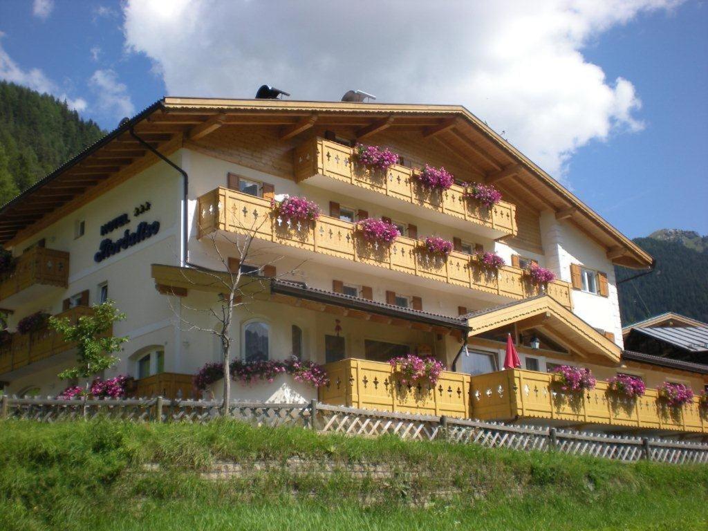 Albergo Fiordaliso Canazei Ngoại thất bức ảnh