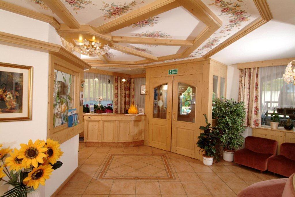 Albergo Fiordaliso Canazei Ngoại thất bức ảnh