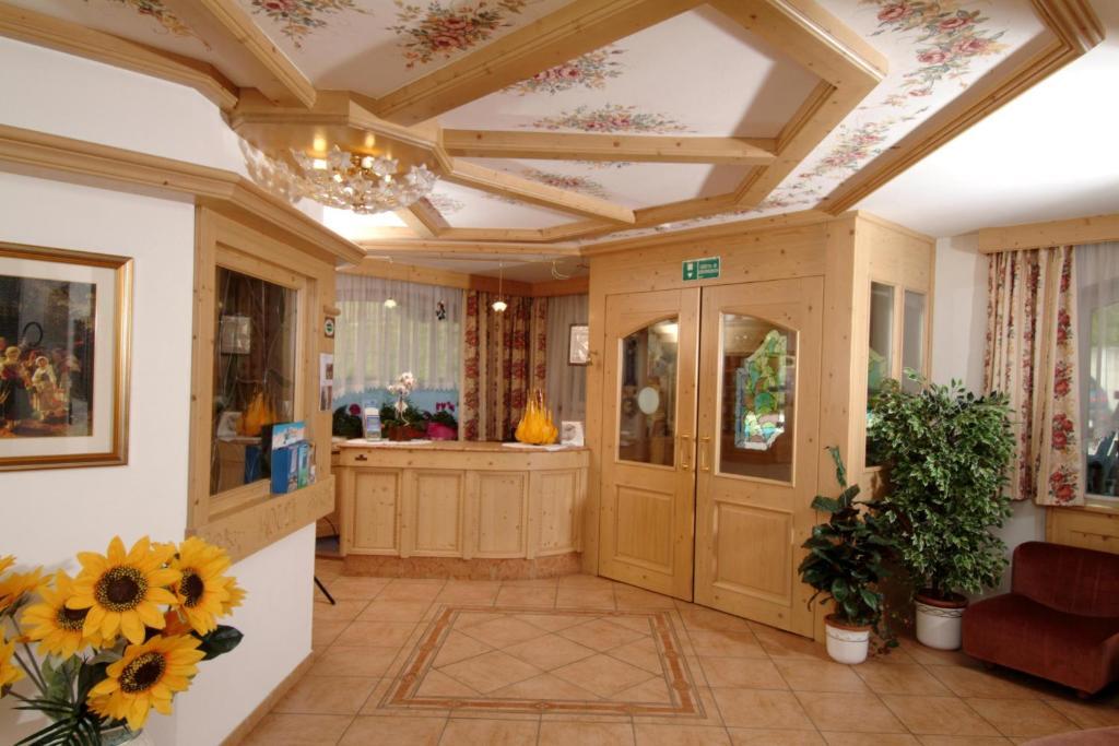 Albergo Fiordaliso Canazei Ngoại thất bức ảnh